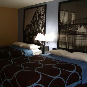 Queen Room Two Queen Beds Smoking